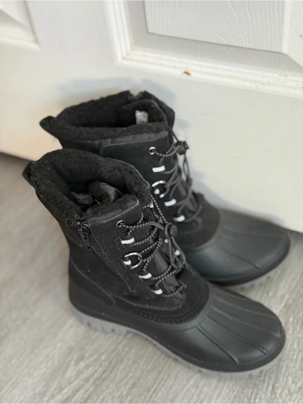 Youth Black Winter Snow Boots Thermolite Faux Fur Waterproof Duck BootsUS Kids 2